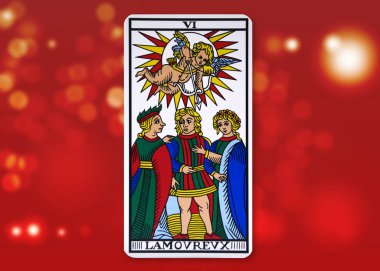 Paris, Fransa - 18 Şubat 2018: Tarot kartı - aşıklar. Marsilya tarot kırmızı bulanık arka plan üzerinde