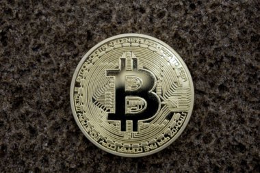 Kumdaki altın bitcoin