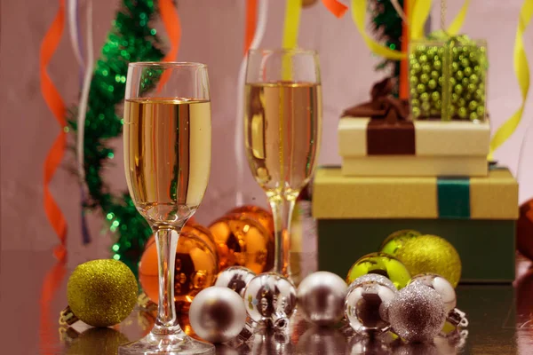 Wakacje z okazji szampana. Boże Narodzenie i nowy rok świętować z szampanem. — Zdjęcie stockowe