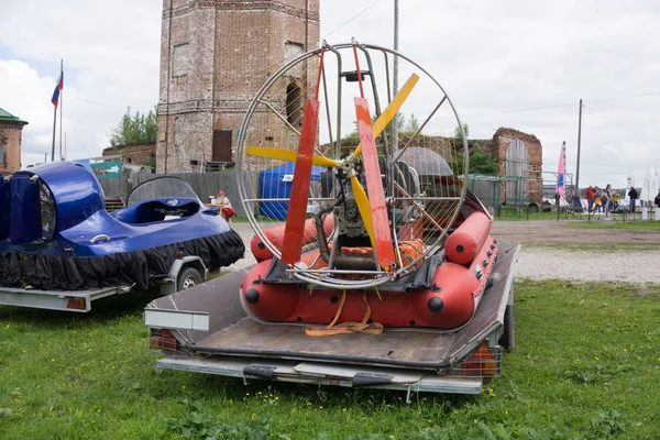 Mini hovercraft tentoongesteld in de hovercraft - Rusland Oesolje, 1 juli 2017 — Stockfoto