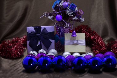 Renkli Noel ağacı süslemeleri kadar kapatın