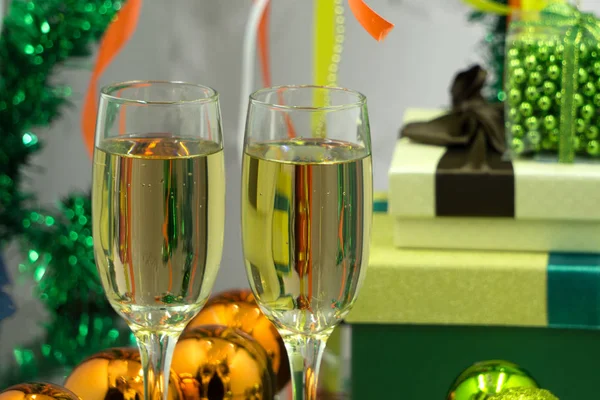 Beautiful Christmas, Christmas background: choinki, światła, szampan, — Zdjęcie stockowe