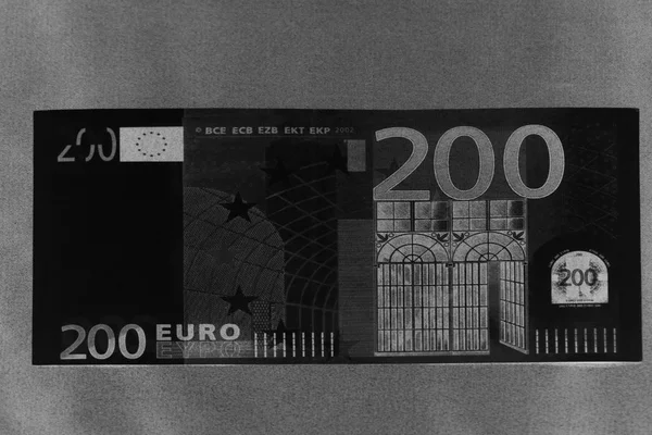 Deux cents euros. 200 euros avec un billet. 200 euros . — Photo