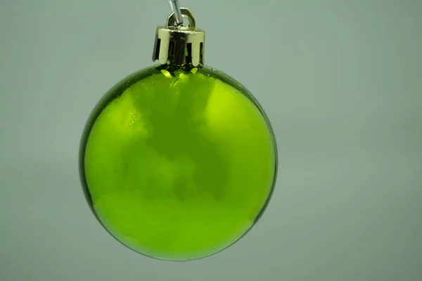Green christmas bauble on artificial snow with white background. — Stock Photo, Image