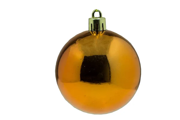 Orange metallische Weihnachtskugel isolieren . — Stockfoto