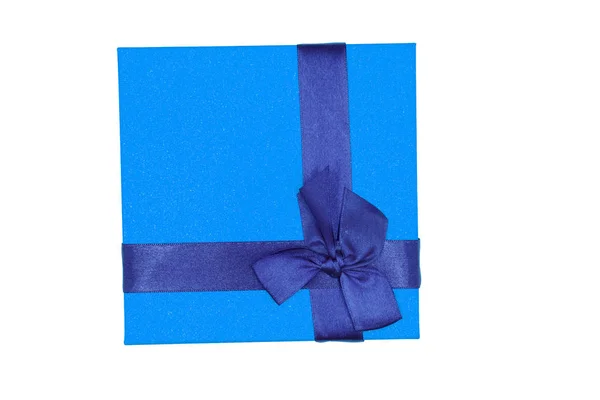 Presente azul no fundo branco isolado  . — Fotografia de Stock