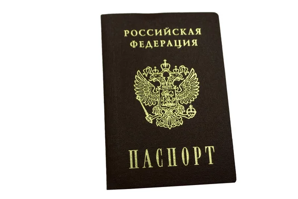 Schalen op een gesloten Russische paspoort geïsoleerd op wit. — Stockfoto