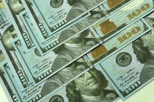 Hromada stovek amerických dolarových bankovek zblízka — Stock fotografie