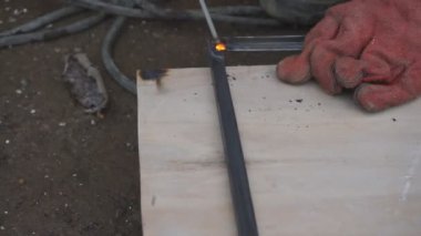 çelik yapı Kaynakçı metal sokakta brews.