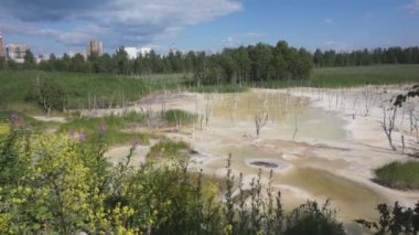 atıkların damping tarafından kahverengi toprak .