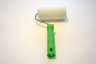 köpük rulo saplı beyaz üzerinde boyama .