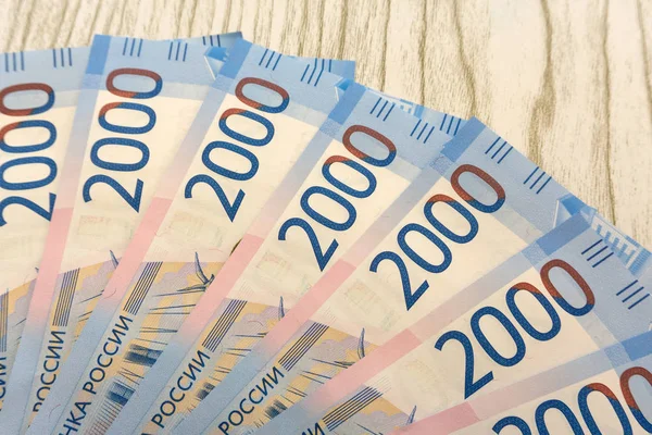 Bakgrund av de nya sedlarna värda 2000 rubel . — Stockfoto