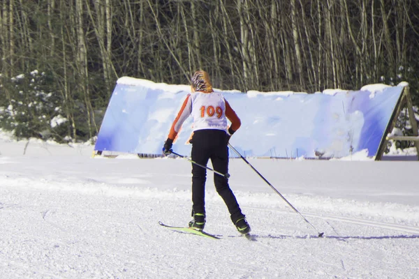 Cross country σκι σπορ δεξιοτήτων σκι-ένδυση άσκηση, — Φωτογραφία Αρχείου