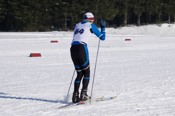 The skier took the second place in the qualifying competition. — Stock Photo, Image