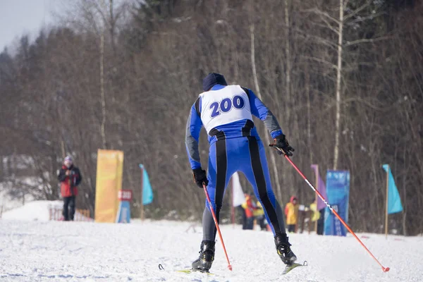 El campeonato abierto final de esquí estilo libre azul  . — Foto de Stock
