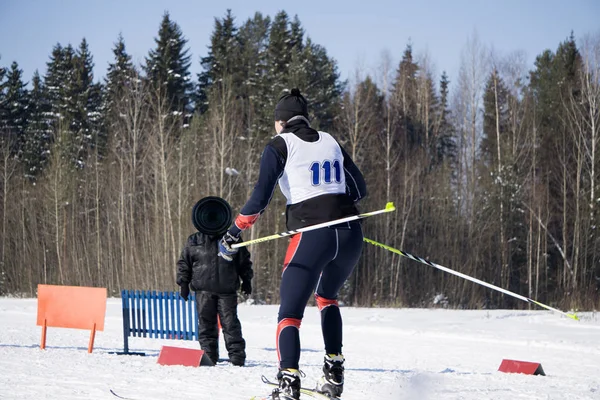 Ski vrije stijl finale van het open kampioenschap van Primorje voor de camera . — Stockfoto