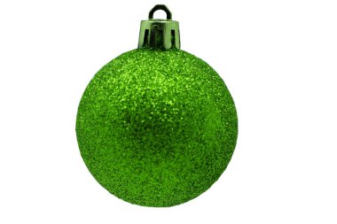 Beyaz arkaplanda izole edilmiş yeşil noel topu