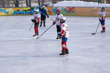 Rusya BEREZNIKI 13 Mart 2018: Bilinmeyen hokey oyuncuları yeni yıl hokey turnuva eylem yaş arası çocuklar için .