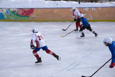 buz üstünde buz hokeyi oyuncuları .