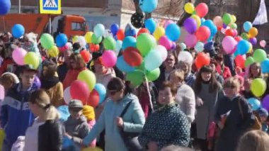 Rusya Berezniki 1 Mayıs 2018: insanlar açık hava sokak Festivali gençlerin sokak olayında bir sürü .