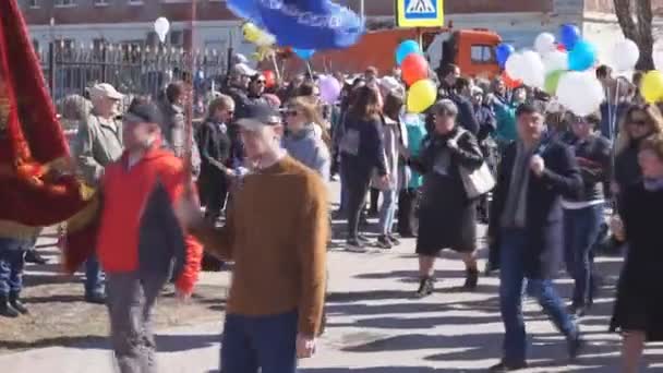 ロシア 2018 日にベレズニキの祭りのお祝いの行列の先頭 — ストック動画