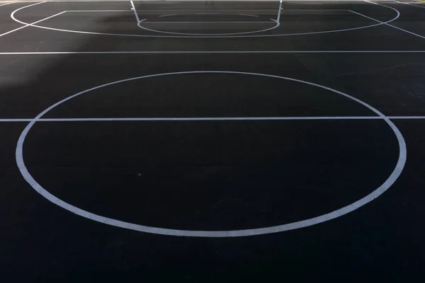 Cancha de baloncesto de madera con efecto de luz  . — Foto de Stock