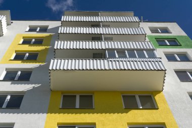 Alt görünümü modern çok katlı ev cephe .