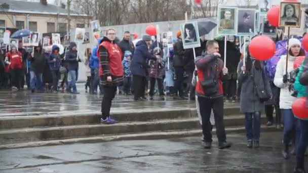 Rusland Berezniki Mei 2018 Mensen Vieren Dag Van Overwinning Straten — Stockvideo