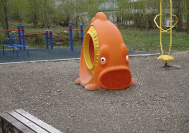 Bir çocuk Playground.red balık