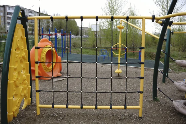 Spielplatznetz und Ring — Stockfoto