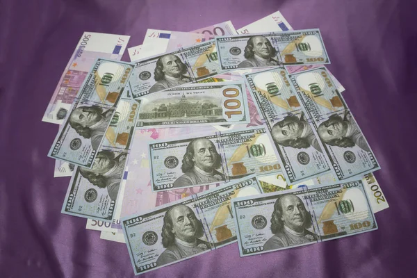 Close-Up Amerikan bize dolar ve Euro — Stok fotoğraf