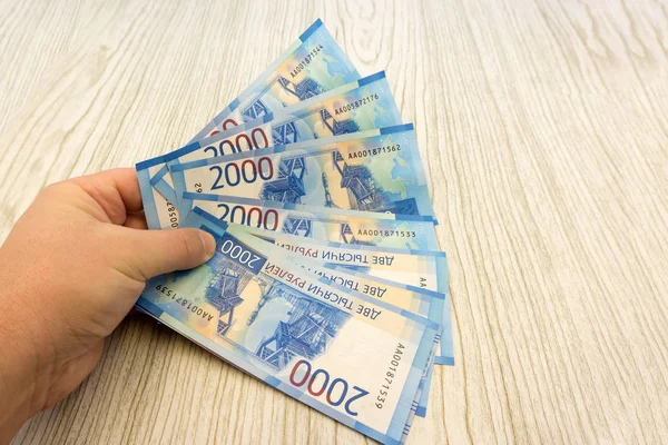 Yeni banknotlar hemen her 2000 değer çok güzel