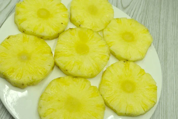 Canned pineapple rings in the bowl