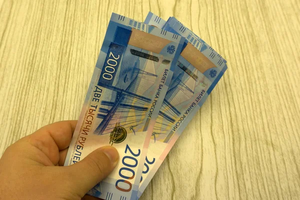 Billets Neufs Une Valeur 2000 Roubles Isolés Sur Fond Blanc — Photo