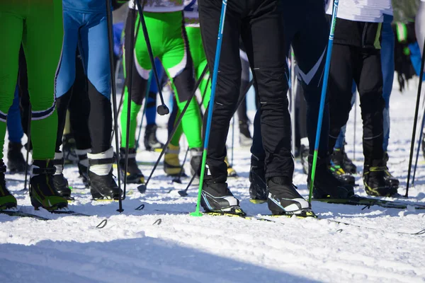 Esquiadores Fila Para Teleférico Estância Esqui Muita Gente Resort Céu — Fotografia de Stock