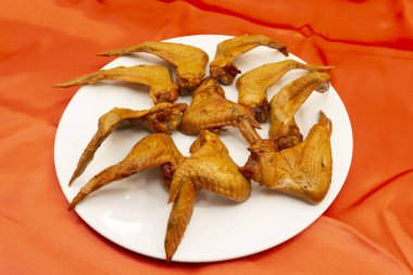 Sıcak Et Tabakları - Kırmızı Baharatlı Izgara Tavuk Kanatları