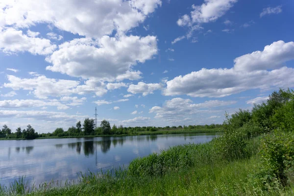 Gyönyörű Napfelkelte Drámai Felhők Égen Narew Folyó Árvizei Lengyelország — Stock Fotó