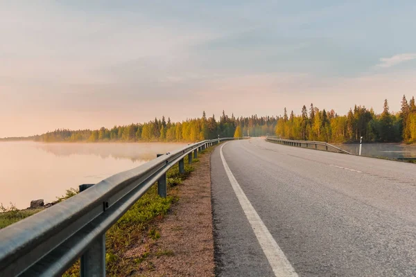 Sonnenaufgang an der Straße — Stockfoto