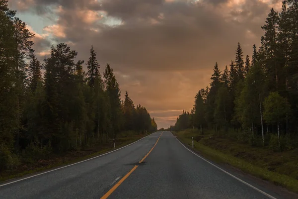 Frühmorgens auf der Straße — Stockfoto