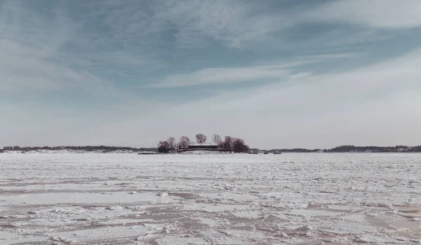 Isola di Lonna con vecchia casa — Foto Stock