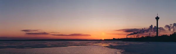 Sunrise by the lake — Stock Photo, Image