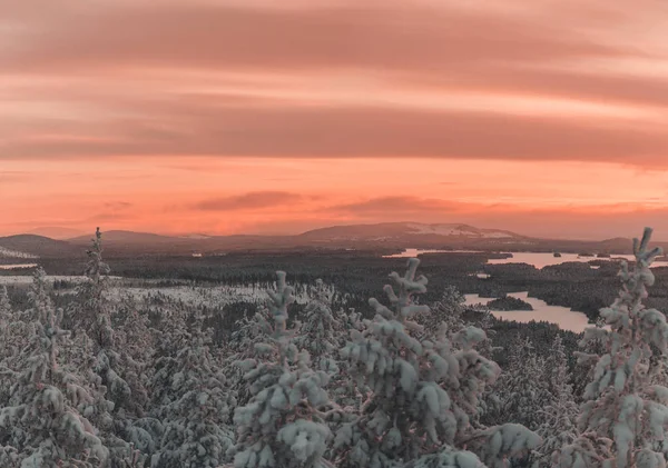 Puesta de sol en Laponia en invierno — Foto de Stock