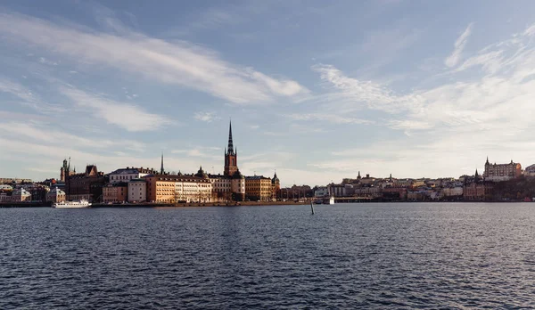 Vieille ville de Stockholm et l'église allemande visible — Photo