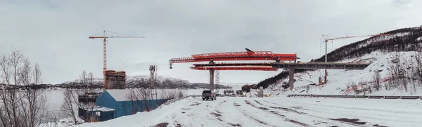 Νορβηγία: Νάρβικ, το Halogaland Bridge είναι μια κρεμαστή γέφυρα υπό κατασκευή πάνω από το Rombaksfjorden — Φωτογραφία Αρχείου