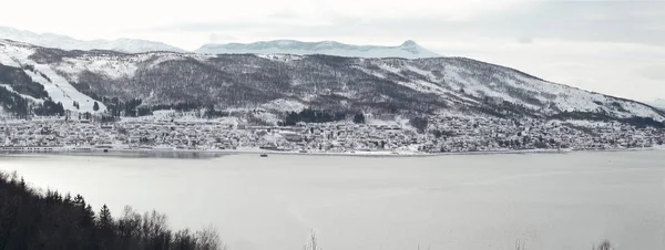 Panorama Norveç Narvik bay, kısmından bir kış gününde görülen Ankes