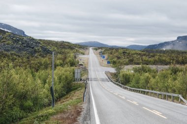 Finlandiya ve Norveç Kilpisjarvi, sınır kapısında kuzeyinde arasındaki sınır kapısı yolu bir kafa boyunca 200 m olduğunu