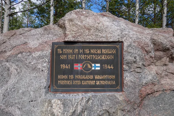 Finlândia Rovaniemi, memorial em Norvajarvi para os voluntários noruegueses que ajudaram o exército finlandês na Segunda Guerra Mundial — Fotografia de Stock