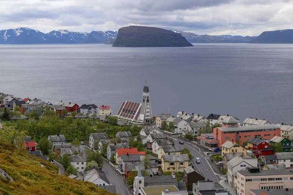 Severní Norsko, pohled na město Hammerfest — Stock fotografie