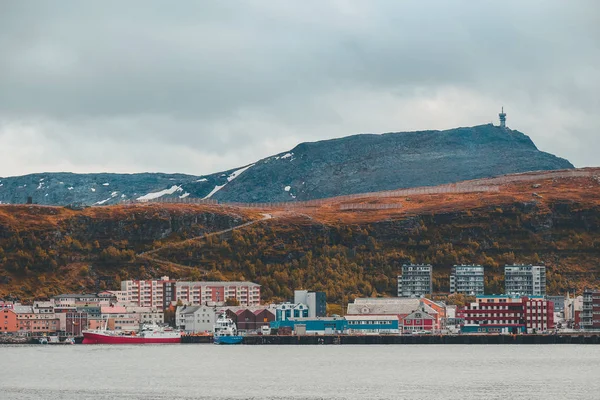 Severní Norsko, pohled na město Hammerfest — Stock fotografie