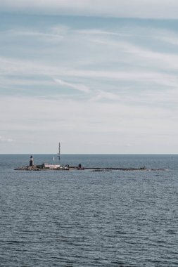 Helsinki 'nin dışındaki Harmaja pilot istasyonu Finlandiya' da yaz günüdür.